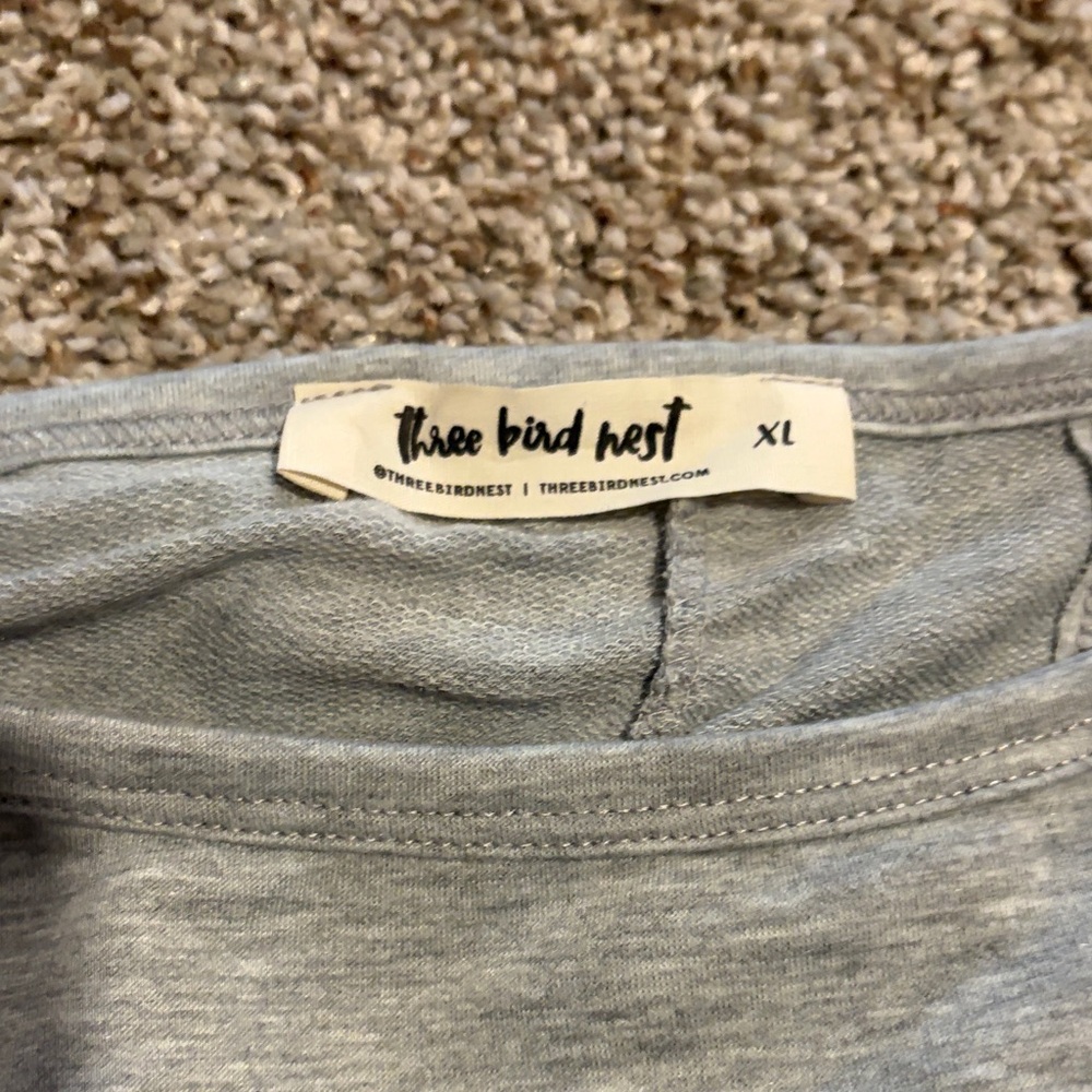 Three Bird’s Nest Women's Ruffled Flutter Back Top - light gray - Picture 2 of 3